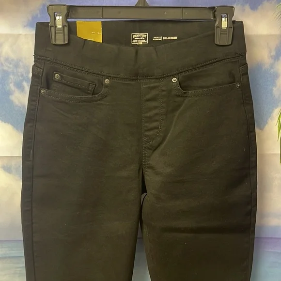 - Brand new with tags Woman’s Signature by Levi Strauss pull-on skinny. - Picture 2 of 15